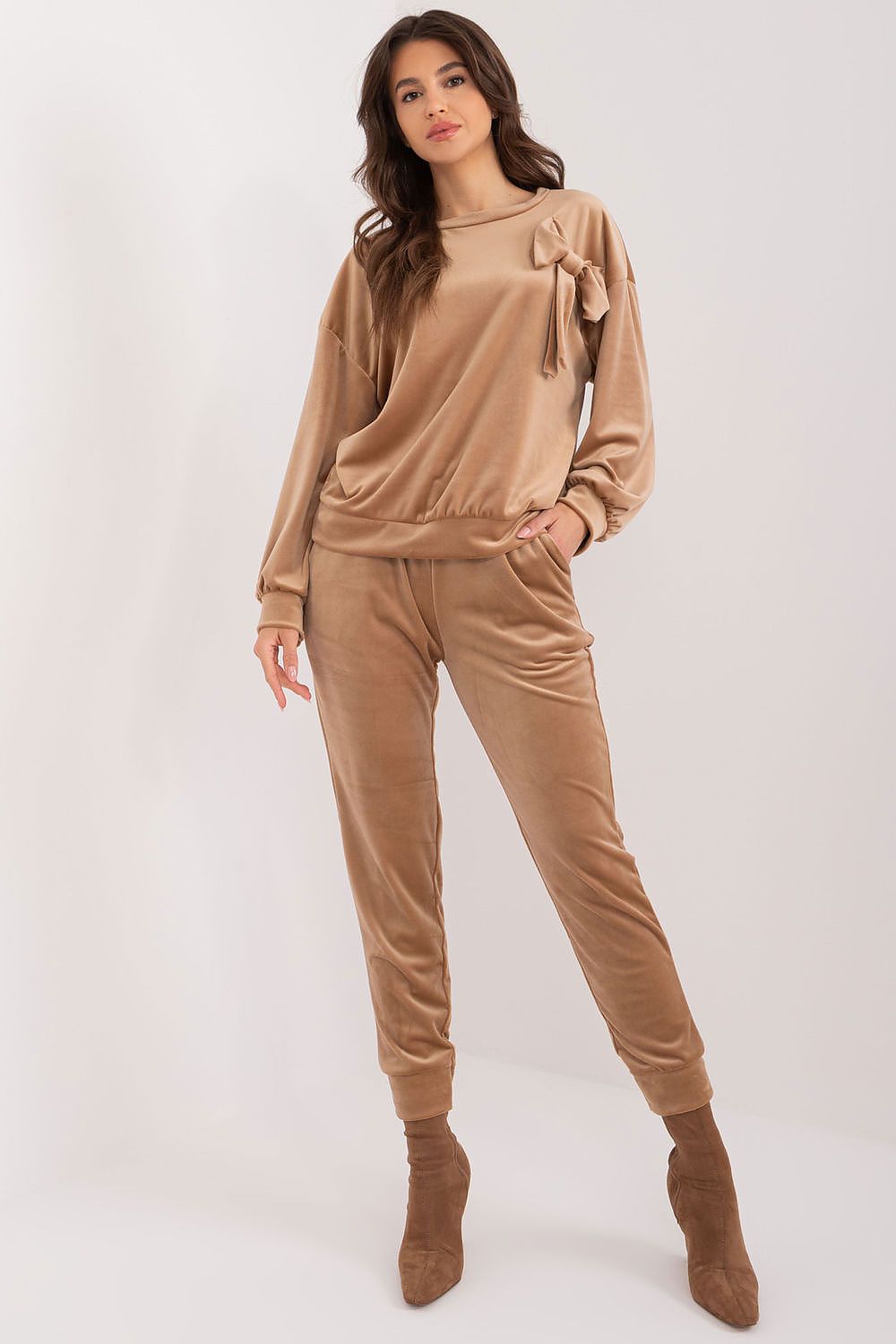 Oppdag vårt utvalg av stilfulle  Sett Italia Moda til dame i ulike størrelser og kvalitetsmaterialer – perfekte til jobb, fritid og alle dager. Rask levering og gode priser hos MS Stylehaven. se mer!