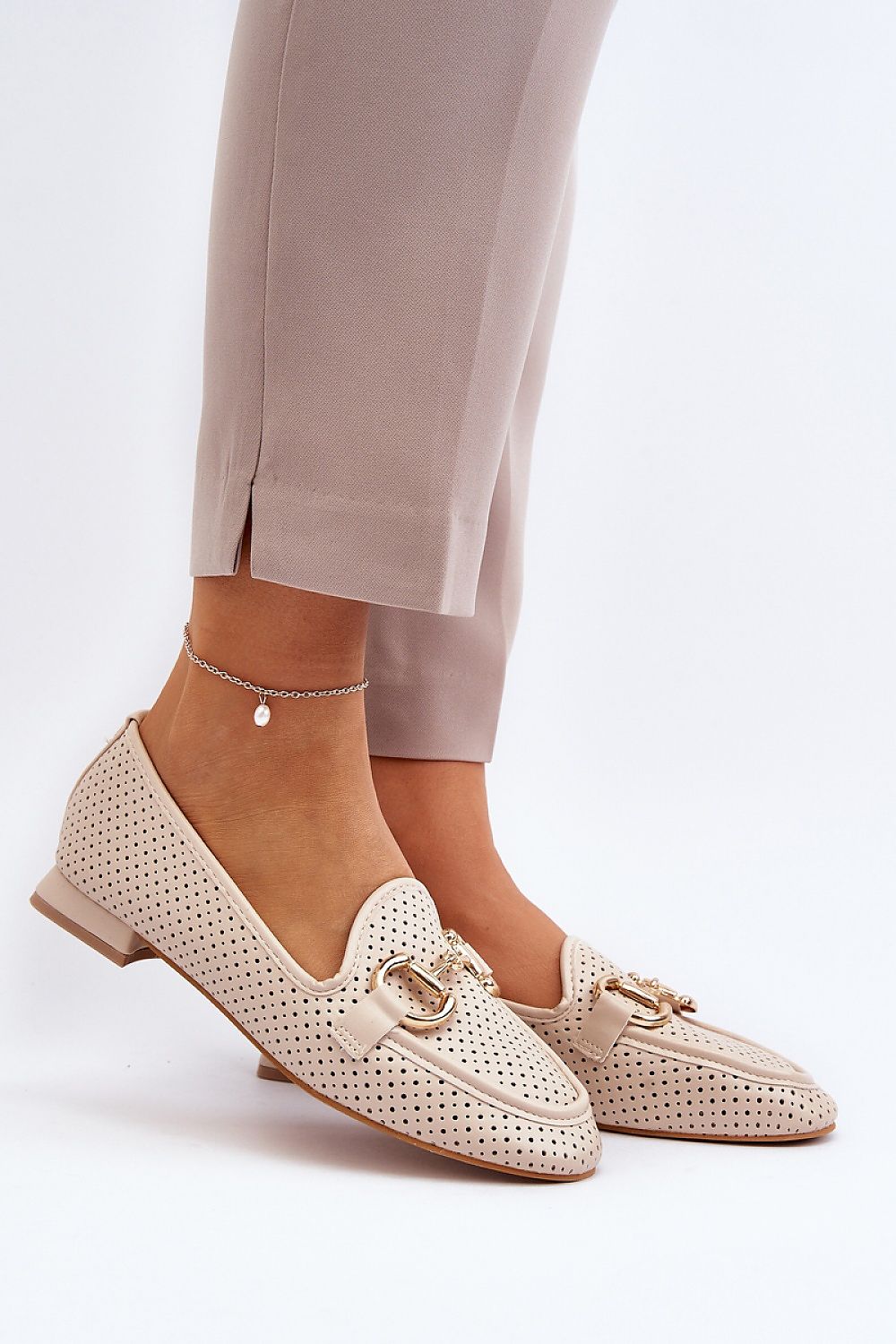 Mocassin Step in Style til dame fra MS StyleHaven, laget av polyester, med detaljer i faux-leather, farge beige, størrelse 36, med long ermer, hælhøyde low, skostørrelse 36; 37; 38; 39; 40; 41, perfekt til dress