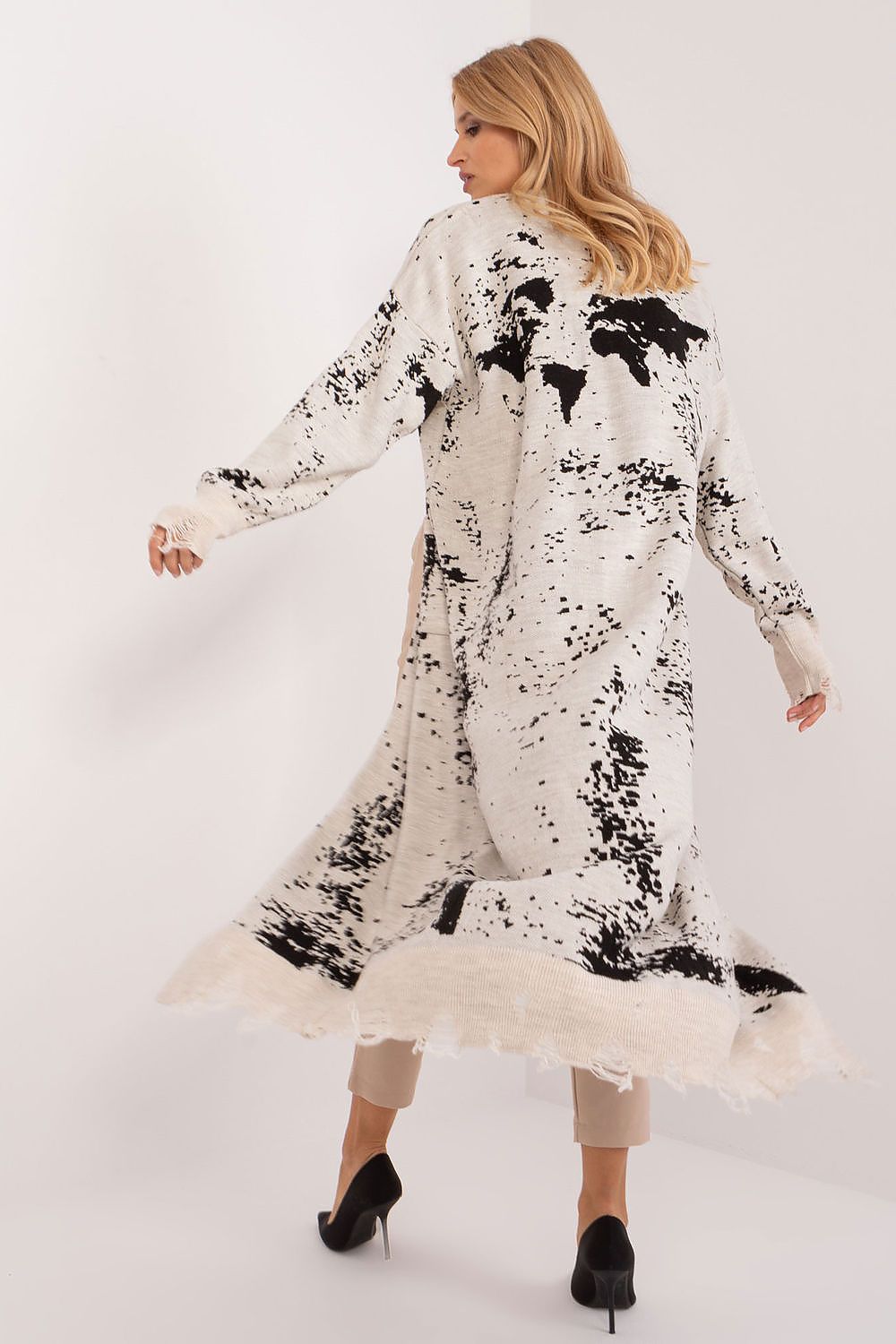 Oppdag vårt utvalg av stilfulle Svart Cardigan Badu til dame i ulike størrelser og kvalitetsmaterialer – perfekte til jobb; fritid og alle dager. Rask levering og gode priser hos MS Stylehaven. se mer!