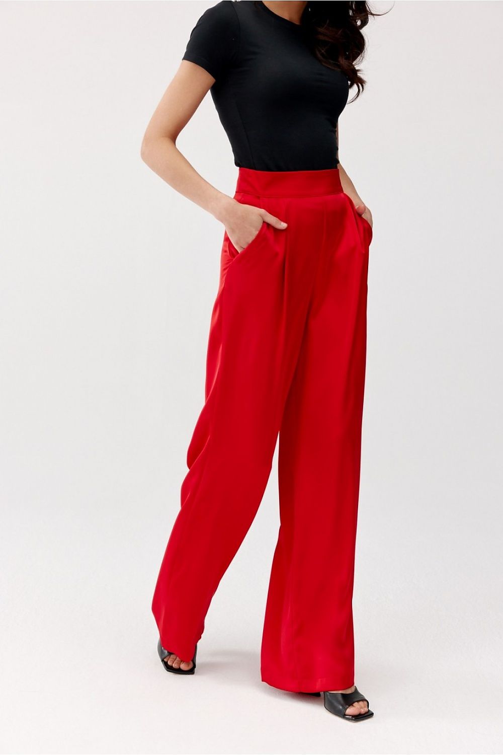 Elsa Satin Wide-Leg Pants by Roco Fashion fra MS StyleHaven, størrelse 38, med short, bukselengde long, kjolelengde mini, kjolestil wrap; a-line