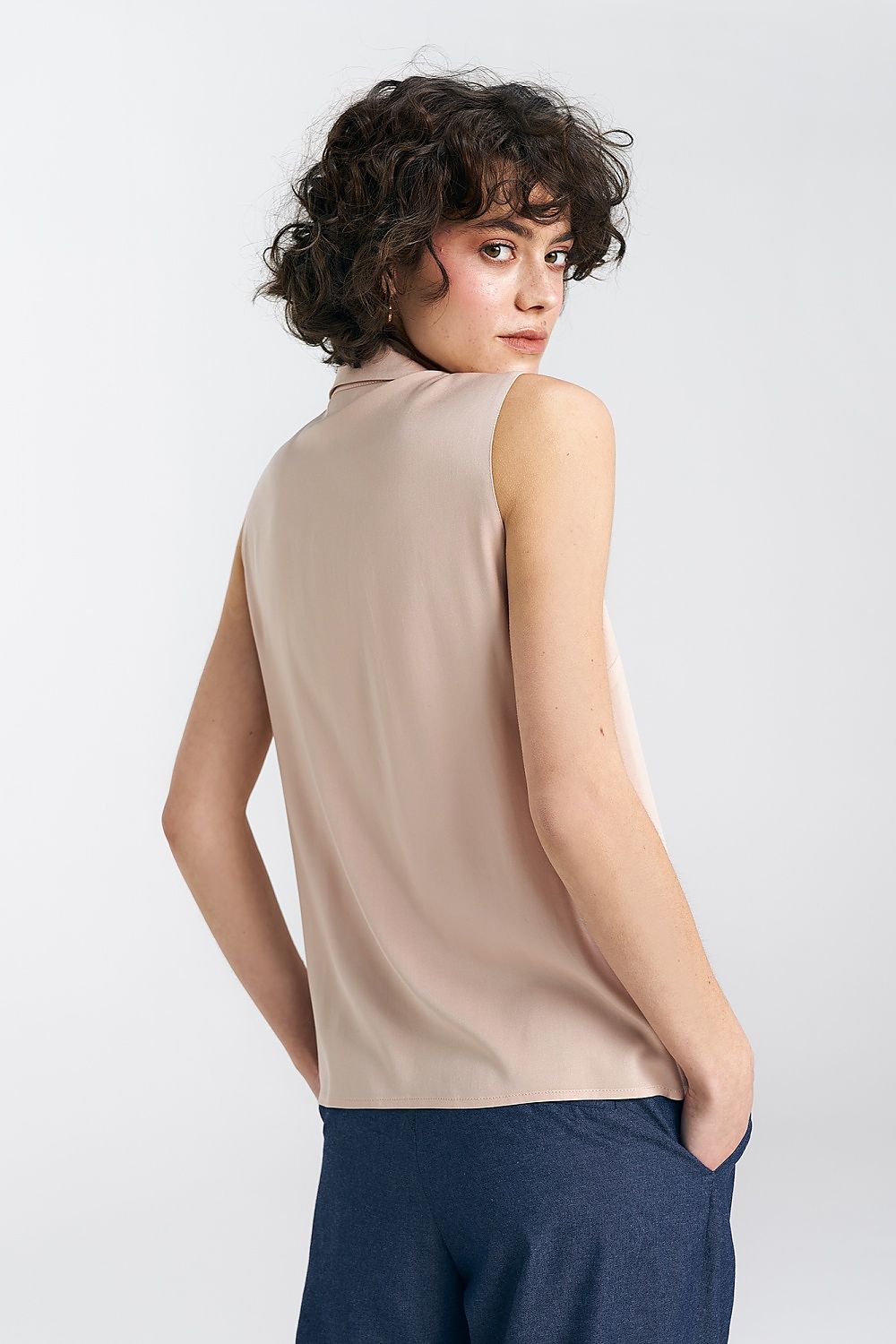 Skjorte Nife til dame fra MS StyleHaven, laget av Viskose, farge beige 2, størrelse 38, med long ermer, perfekt til casual; dress