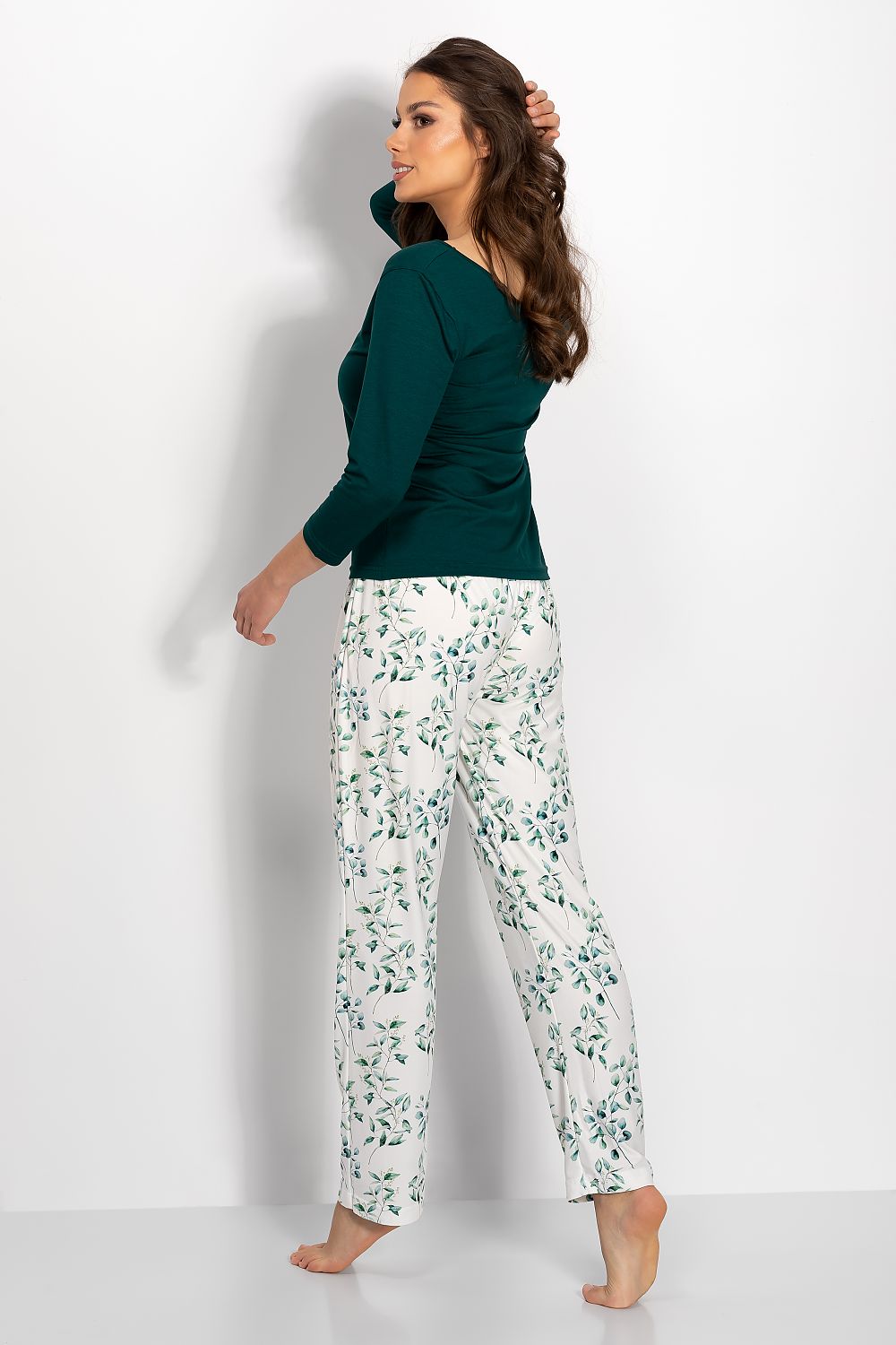 Pyjamas Momenti Per Me til dame fra MS StyleHaven, laget av Viskose; polyester, farge Grønn, størrelse M, med spaghetti-strap ermer, perfekt til casual; dress