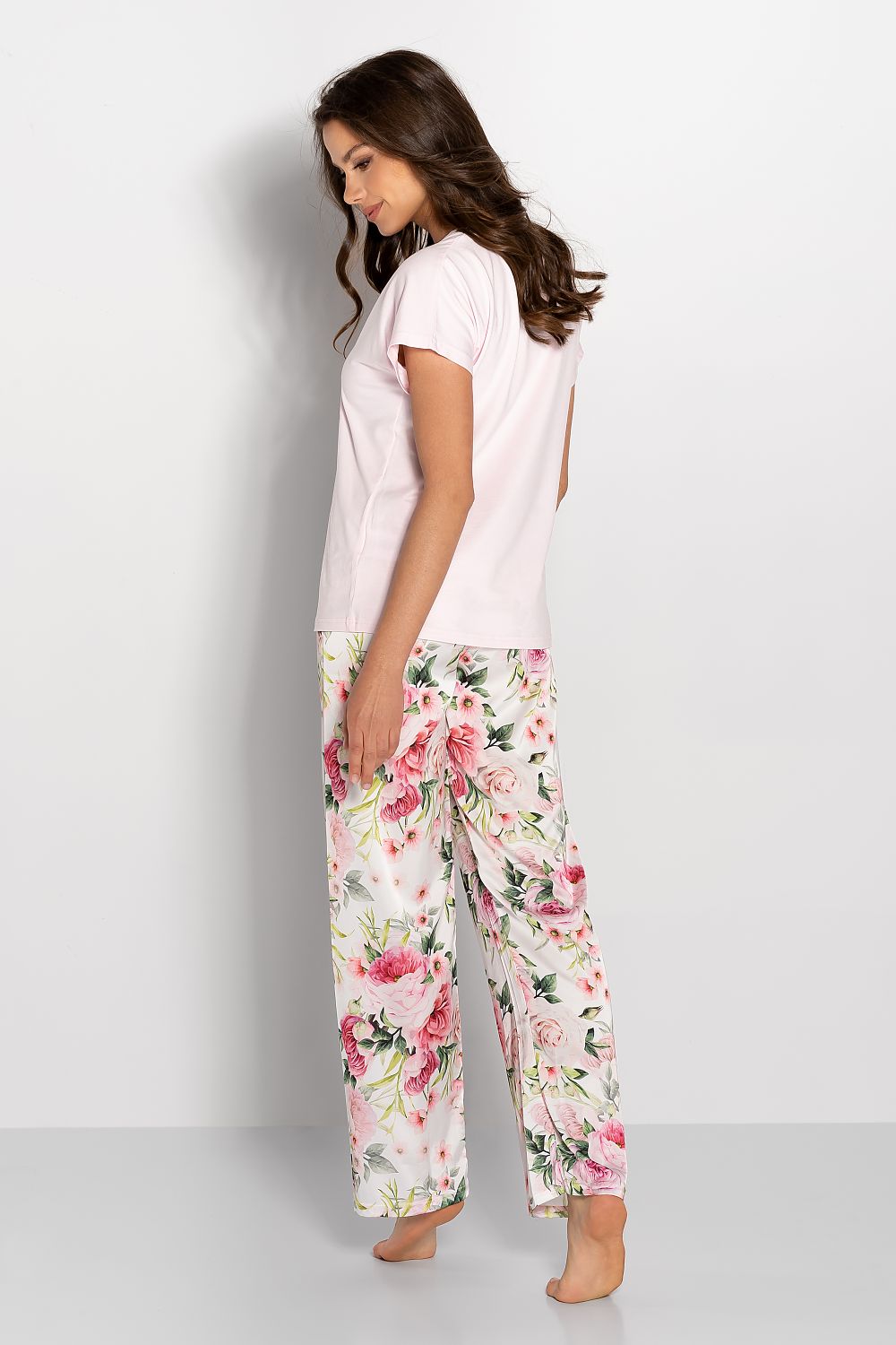Pyjamas Momenti Per Me til dame fra MS StyleHaven, laget av Viskose; polyester, farge Rosa, størrelse M, med short ermer, perfekt til casual; dress