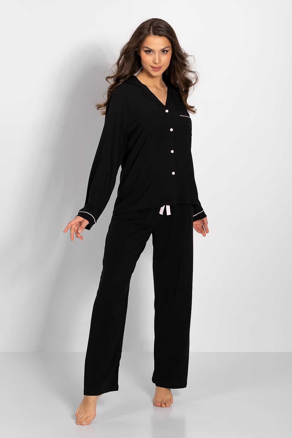 Pyjamas Momenti Per Me til dame fra MS StyleHaven, laget av Viskose, farge Svart, størrelse s, med short ermer, perfekt til casual; dress