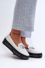 Mocassin Step in Style til dame fra MS StyleHaven, laget av polyester, med detaljer i leather, farge Hvit, størrelse 36, med 45720 ermer, hælhøyde low, skostørrelse 36; 37; 38; 39; 40; 41, perfekt til casual; dress