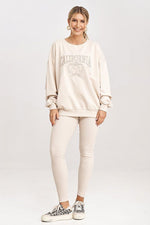 Oppdag vårt utvalg av stilfulle Grå Sett Fig. til dame i ulike størrelser og kvalitetsmaterialer – perfekte til jobb, fritid og alle dager. Rask levering og gode priser hos MS Stylehaven. se mer!