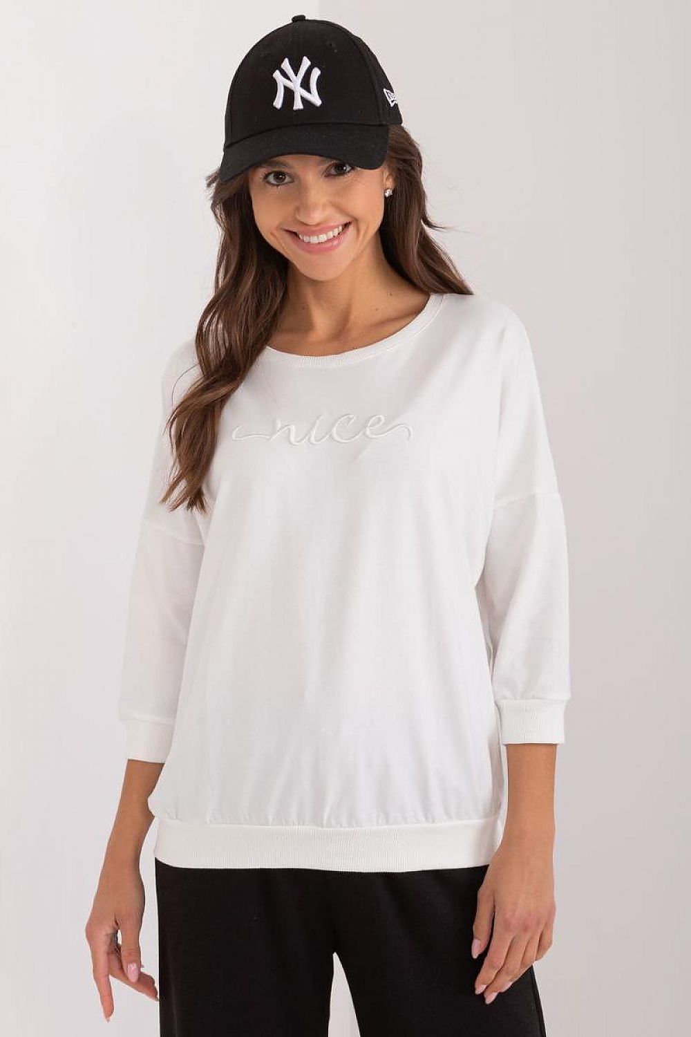 Oppdag vårt utvalg av stilfulle Beige Genser - Relevance til dame i ulike størrelser og kvalitetsmaterialer - perfekte til jobb, fritid og alle dager. Rask levering og gode priser hos MS Stylehaven. se mer!