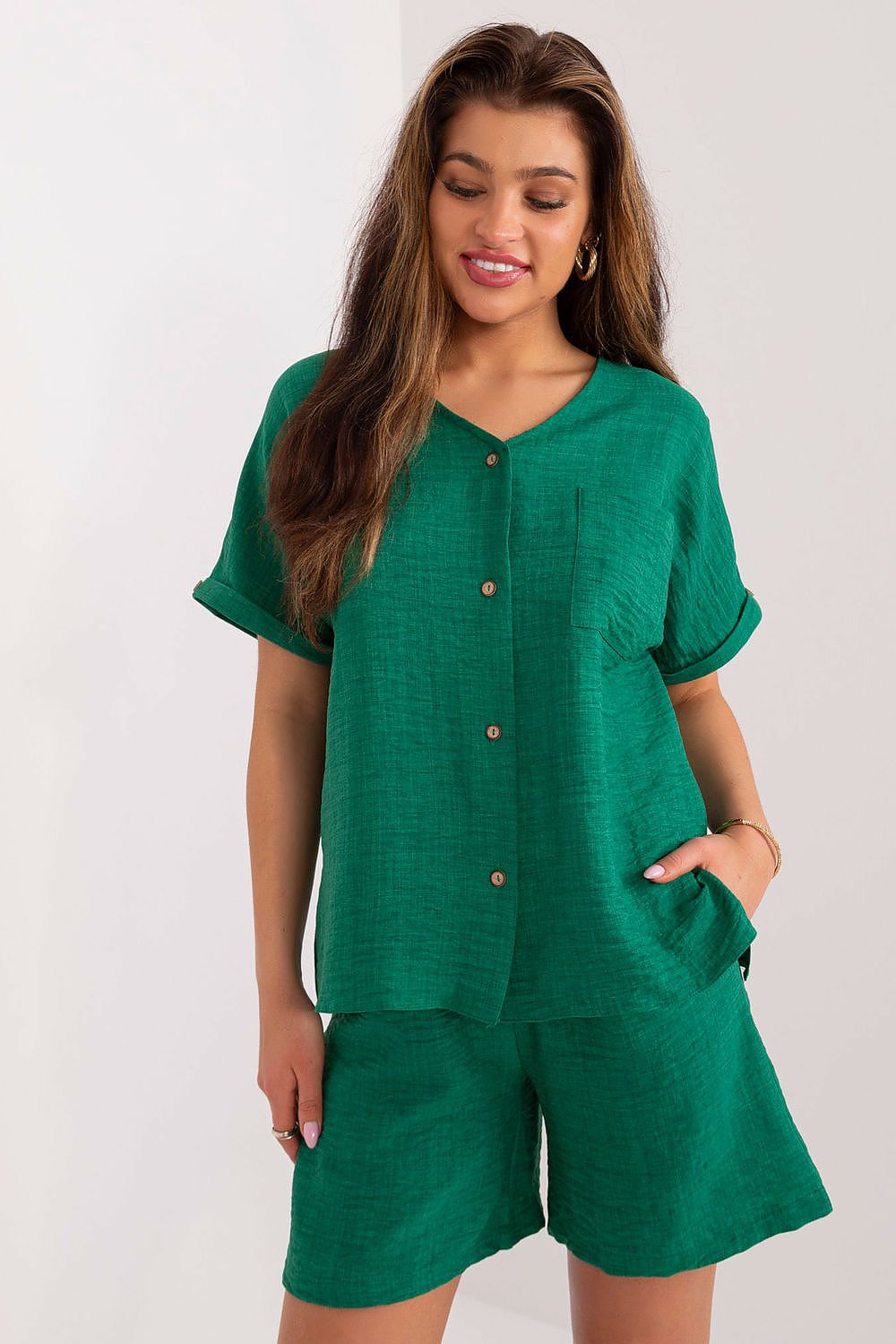 Lakerta todelt sett med skjorte og shorts til dame fra MS StyleHaven, laget av Bomull; polyester, farge Grønn, størrelse S/M, med long ermer, perfekt til casual; dress