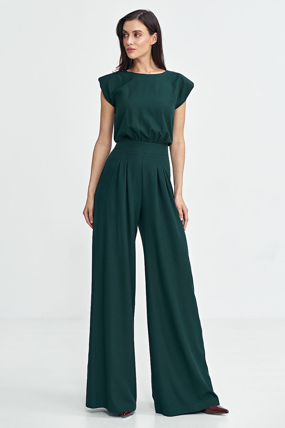 Dress Nife til dame fra MS StyleHaven, laget av polyester, farge Marineblå, størrelse 42, med sleeveless ermer, perfekt til casual; dress