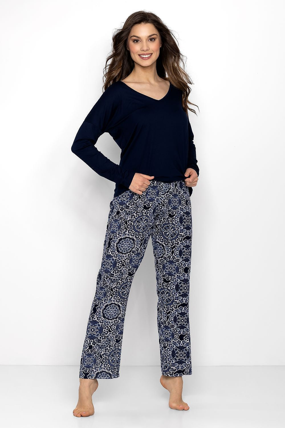 Pyjamas Momenti Per Me til dame fra MS StyleHaven, laget av Viskose, farge Marineblå, størrelse s, med long ermer, perfekt til casual; dress