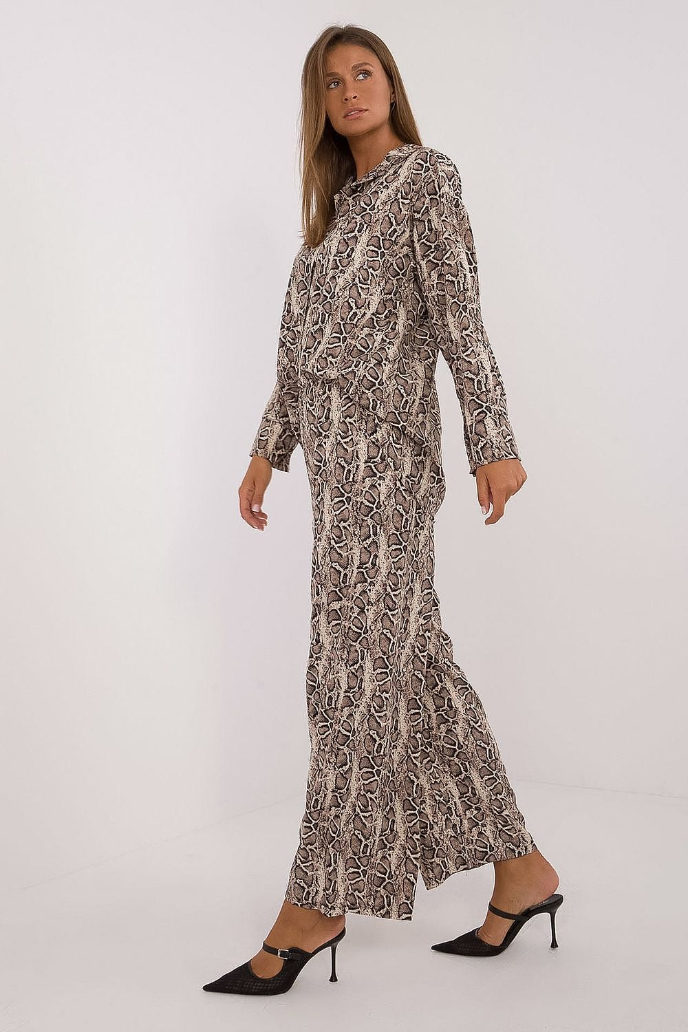 Oppdag vårt utvalg av stilfulle Beige 2 Sett Italia Moda til dame i ulike størrelser og kvalitetsmaterialer – perfekte til jobb, fritid og alle dager. Rask levering og gode priser hos MS Stylehaven. se mer!