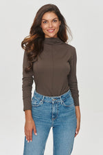 Oppdag vårt utvalg av stilfulle Brun Bluse Makadamia til dame i ulike størrelser og kvalitetsmaterialer - perfekte til jobb; fritid og alle dager. Rask levering og gode priser hos MS Stylehaven. se mer!