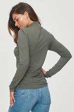 Oppdag vårt utvalg av stilfulle Grønn Bluse Makadamia til dame i ulike størrelser og kvalitetsmaterialer - perfekte til jobb; fritid og alle dager. Rask levering og gode priser hos MS Stylehaven. se mer!