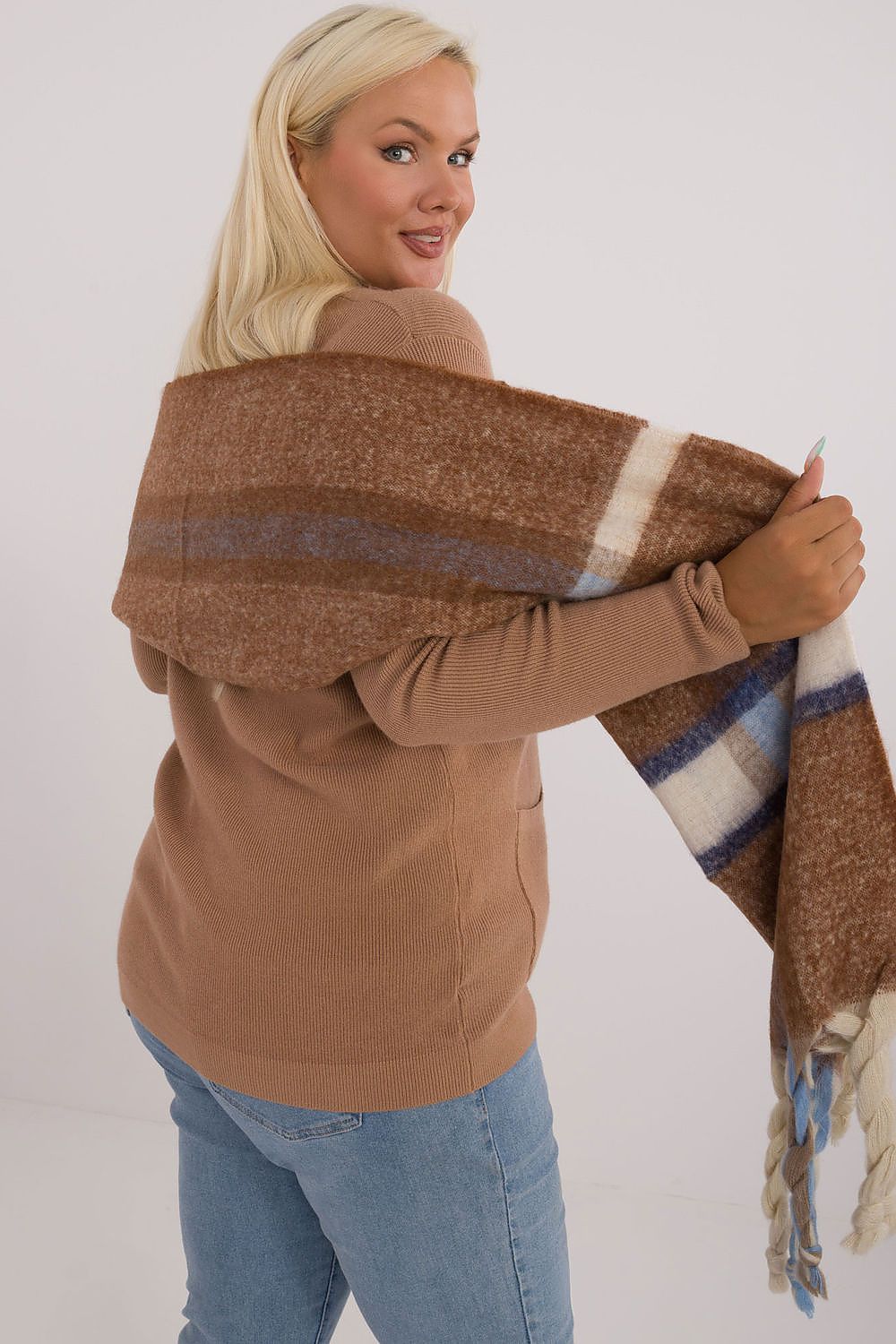 Oppdag vårt utvalg av stilfulle Grå Sjal AT til dame i ulike størrelser og kvalitetsmaterialer – perfekte til jobb, fritid og alle dager. Rask levering og gode priser hos MS Stylehaven. se mer!