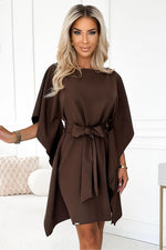 Sofia Day kjole til dame fra MS StyleHaven, laget av polyester, farge Rød 3, størrelse S/M, med short ermer, perfekt til casual; dress