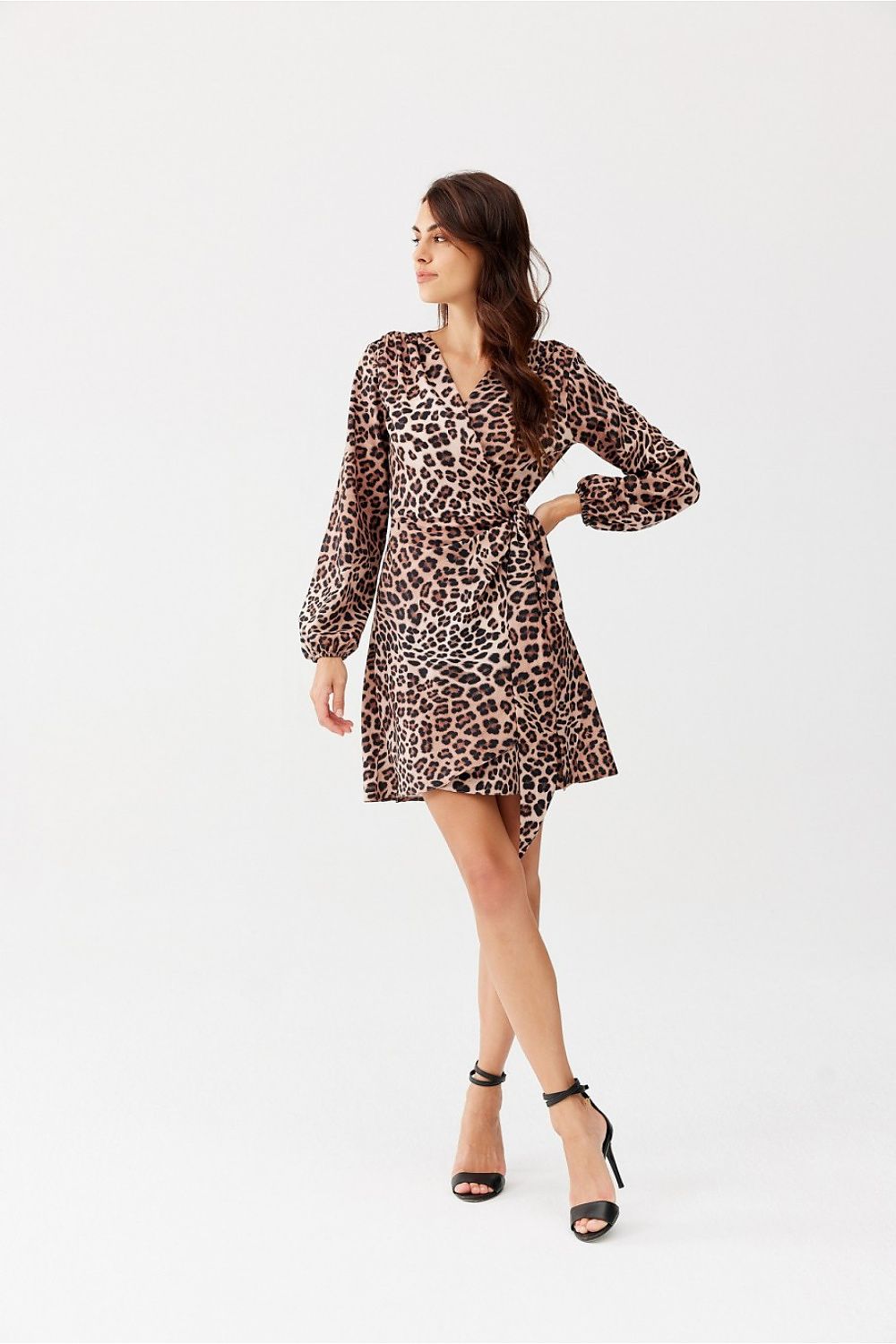 Cassie – omslagskjole i minilengde fra Roco Fashion fra MS StyleHaven, størrelse 40, med long, bukselengde long, kjolelengde mini, kjolestil wrap; a-line