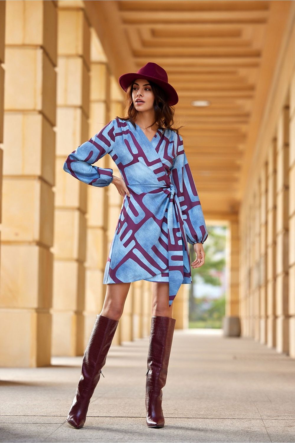 Cassie – omslagskjole i minilengde fra Roco Fashion fra MS StyleHaven, størrelse 40, med long, bukselengde long, kjolelengde mini, kjolestil wrap; a-line