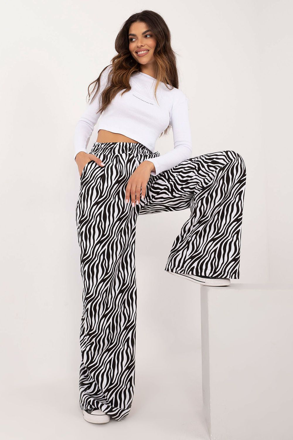 Casual Sett med Ribbestrikket Bluse og Dyremønstrede Bukser - FP til dame fra MS StyleHaven, størrelse one-size-fits-all, med long, kjolelengde knee, kjolestil sweater