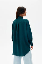 Urban Flow – asymmetrisk oversized skjorte fra Roco Fashion fra MS StyleHaven, størrelse L/XL, med long, bukselengde long, kjolelengde maxi, kjolestil sheath