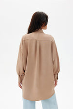 Urban Flow – asymmetrisk oversized skjorte fra Roco Fashion fra MS StyleHaven, størrelse L/XL, med long, bukselengde long, kjolelengde maxi, kjolestil sheath