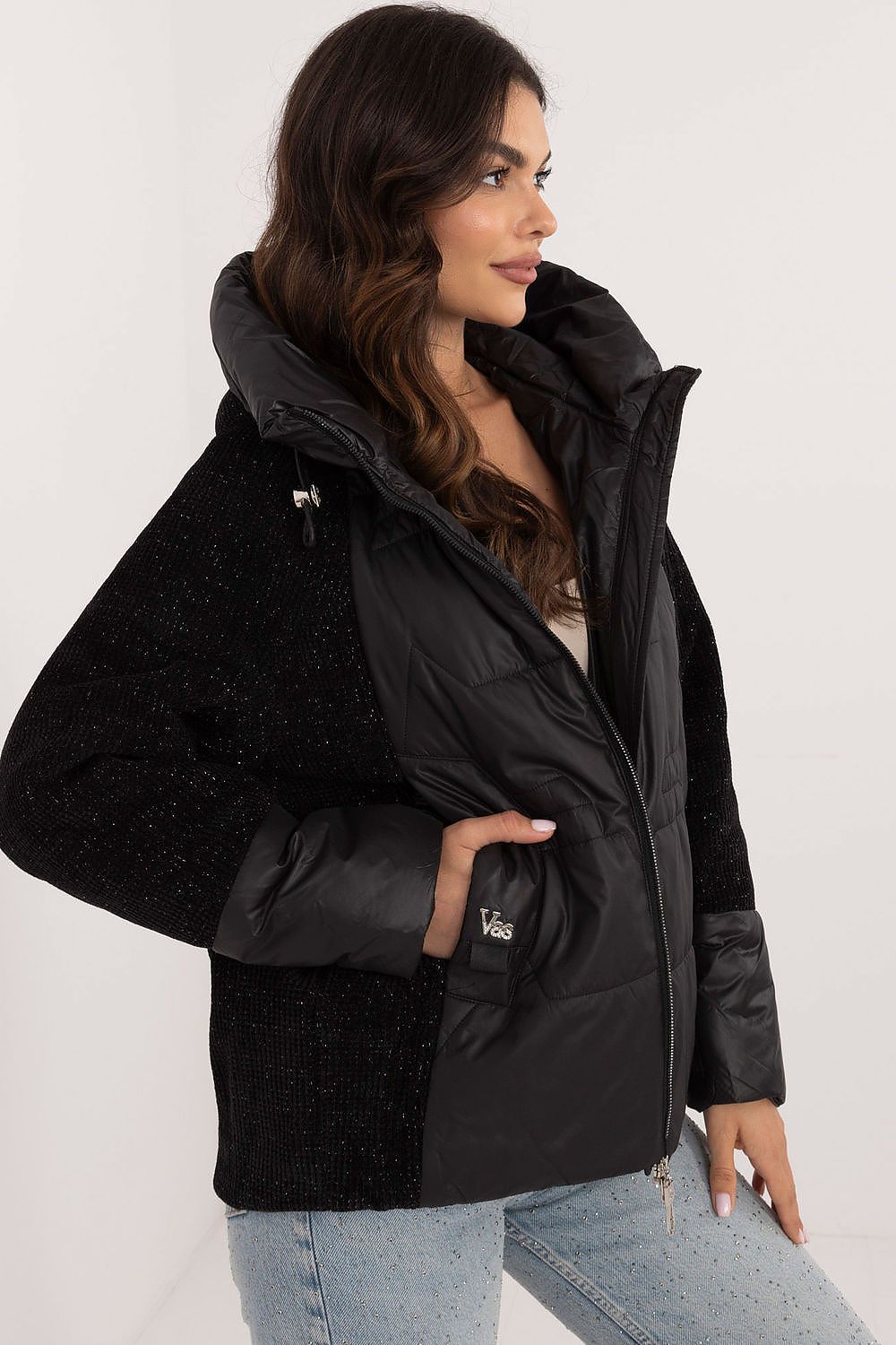 Oppdag vårt utvalg av stilfulle Svart Jakke MBM til dame i ulike størrelser og kvalitetsmaterialer - perfekte til jobb, fritid og alle dager. Rask levering og gode priser hos MS Stylehaven. se mer!