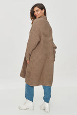 Oppdag vårt utvalg av stilfulle  Cardigan Makadamia til dame i ulike størrelser og kvalitetsmaterialer – perfekte til jobb, fritid og alle dager. Rask levering og gode priser hos MS Stylehaven. se mer!