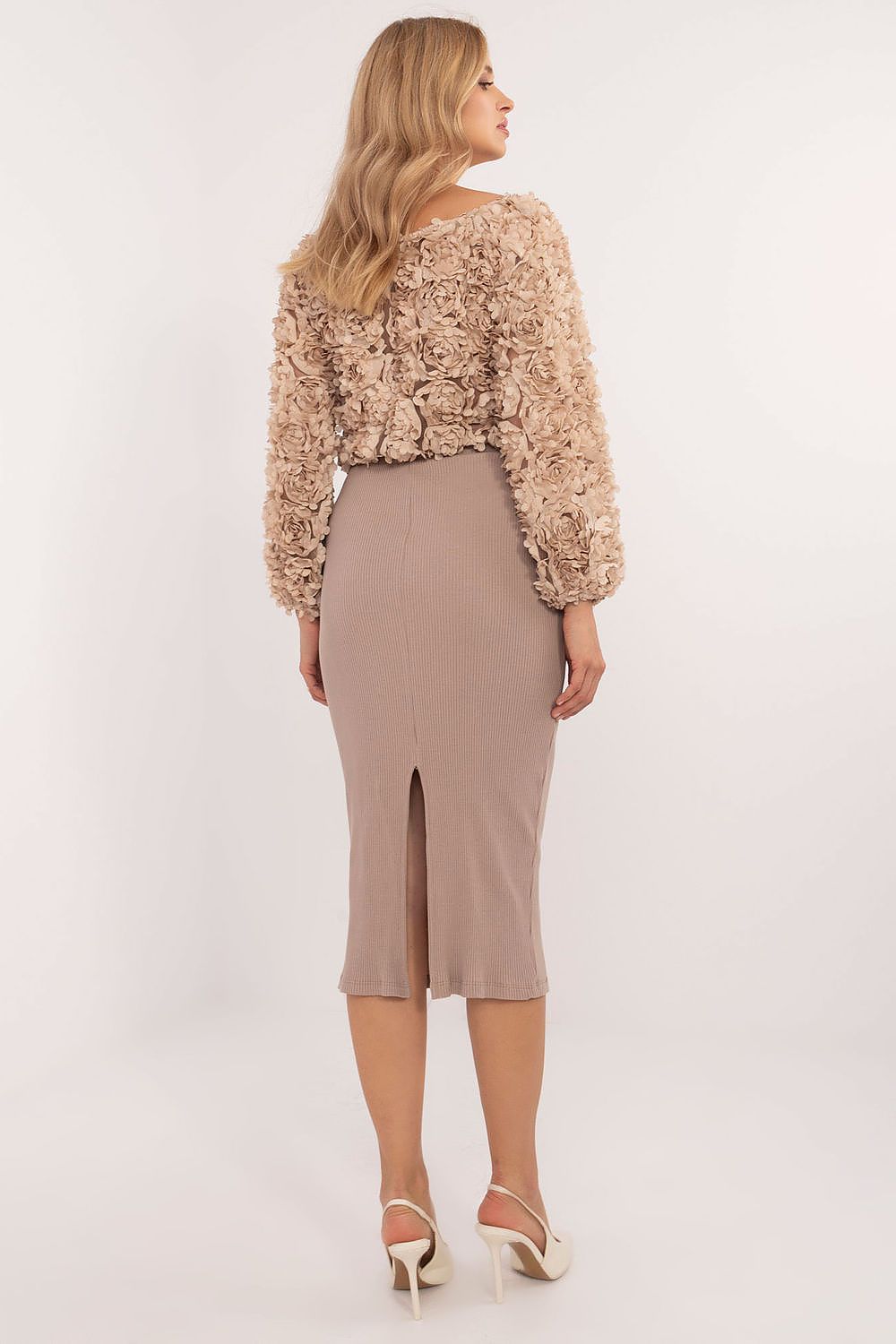 Oppdag vårt utvalg av stilfulle  Skjørt - Relevance til dame i ulike størrelser og kvalitetsmaterialer – perfekte til jobb, fritid og alle dager. Rask levering og gode priser hos MS Stylehaven. se mer!