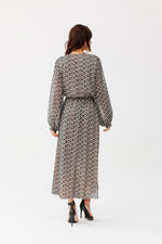 Ariela – flytende maxikjole i chiffon fra Roco Fashion fra MS StyleHaven, størrelse 40, med long, bukselengde long, kjolelengde maxi, kjolestil sheath