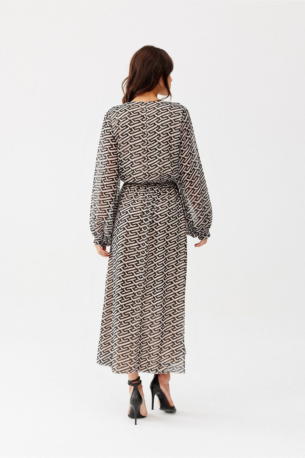 Ariela – flytende maxikjole i chiffon fra Roco Fashion fra MS StyleHaven, størrelse 40, med long, bukselengde long, kjolelengde maxi, kjolestil sheath