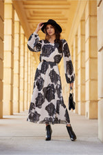 Ariela – flytende maxikjole i chiffon fra Roco Fashion fra MS StyleHaven, størrelse 36, med long, bukselengde long, kjolelengde maxi, kjolestil sheath