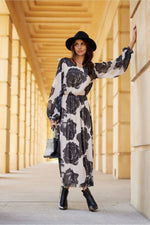 Ariela – flytende maxikjole i chiffon fra Roco Fashion fra MS StyleHaven, størrelse 38, med long, bukselengde long, kjolelengde maxi, kjolestil sheath
