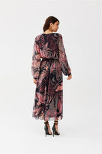 Ariela – flytende maxikjole i chiffon fra Roco Fashion fra MS StyleHaven, størrelse 36, med long, bukselengde long, kjolelengde maxi, kjolestil sheath