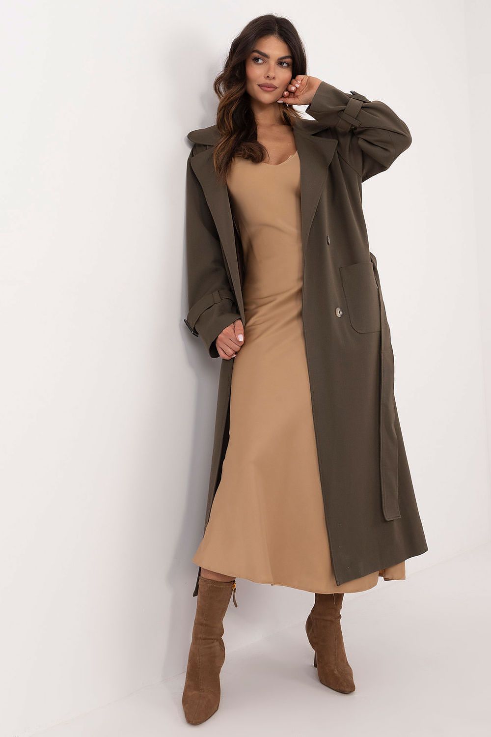 Lakerta Trench Coat i bomull til dame til dame fra MS StyleHaven, laget av Bomull, farge Grønn, størrelse S/M, med long ermer, perfekt til casual; dress