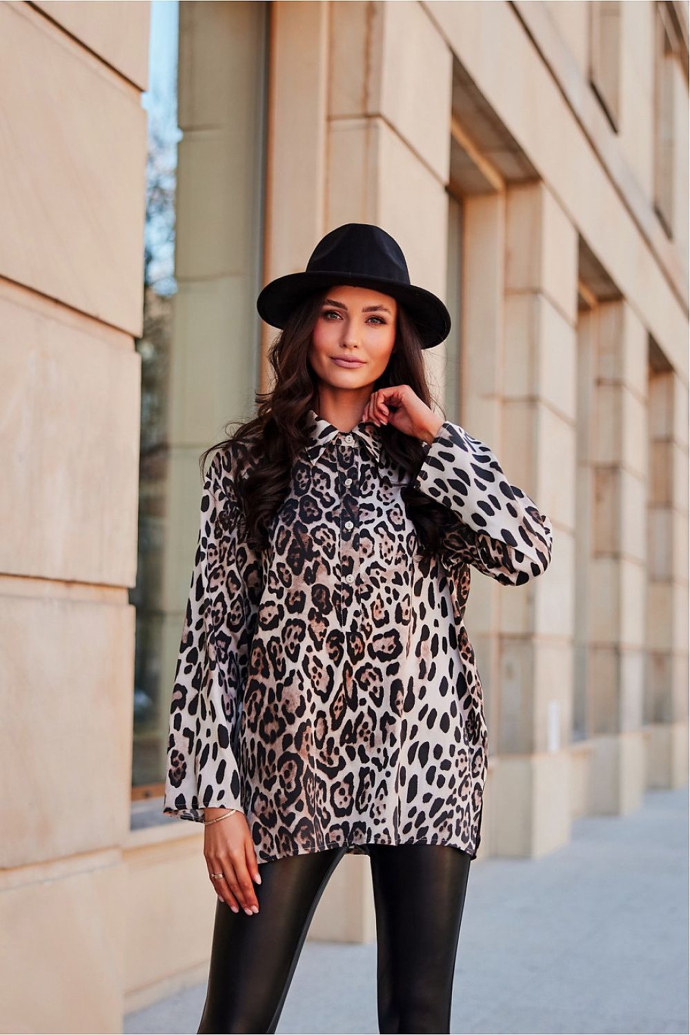 Roco Fashion Larisa Shorte – Mønstret viskoseskjorte med elegante detaljer fra MS StyleHaven, størrelse 36, med long, bukselengde long, kjolelengde midi; knee, kjolestil a-line