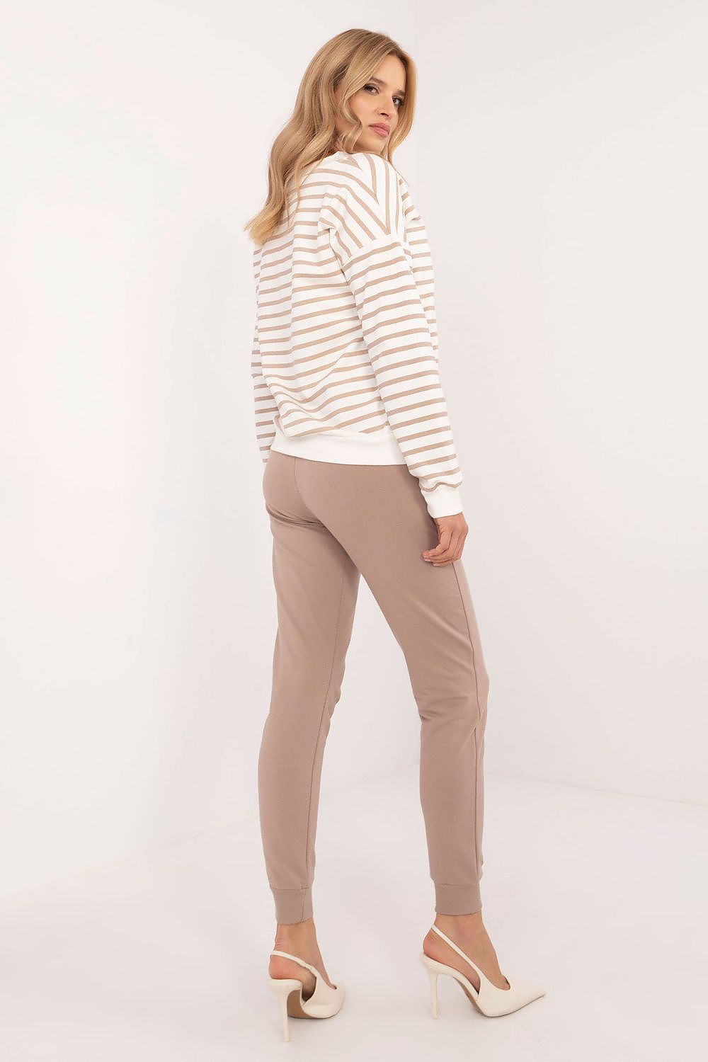 Sett - Relevance til dame fra MS StyleHaven, laget av Bomull; Elastan-1, farge beige, størrelse S/M, med long ermer, perfekt til dress