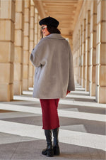 Oppdag vårt utvalg av stilfulle Grå Jakke Roco Fashion til dame i ulike størrelser og kvalitetsmaterialer – perfekte til jobb; fritid og alle dager. Rask levering og gode priser hos MS Stylehaven. se mer!