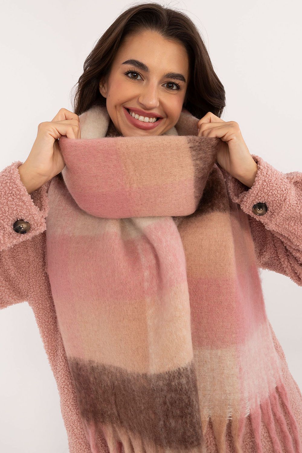 Oppdag vårt utvalg av stilfulle  Sjal AT til dame i ulike størrelser og kvalitetsmaterialer – perfekte til jobb, fritid og alle dager. Rask levering og gode priser hos MS Stylehaven. se mer!