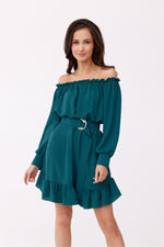 Lett trapesekjole med spansk utringning og volangkant - Roco Fashion fra MS StyleHaven, størrelse S/M, med long, bukselengde long, kjolelengde midi; knee, kjolestil a-line
