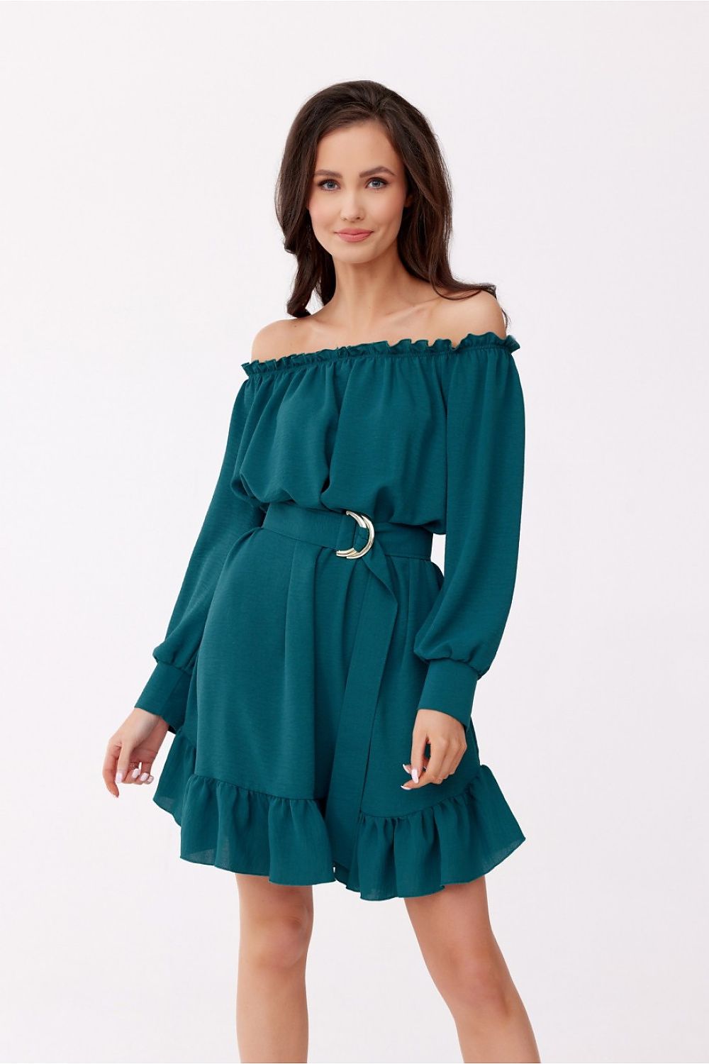Lett trapesekjole med spansk utringning og volangkant - Roco Fashion fra MS StyleHaven, størrelse S/M, med long, bukselengde long, kjolelengde midi; knee, kjolestil a-line
