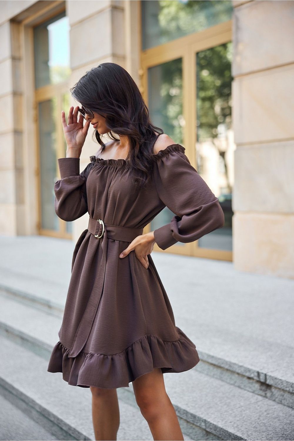 Lett trapesekjole med spansk utringning og volangkant - Roco Fashion fra MS StyleHaven, størrelse L/XL, med long, bukselengde long, kjolelengde midi; knee, kjolestil a-line