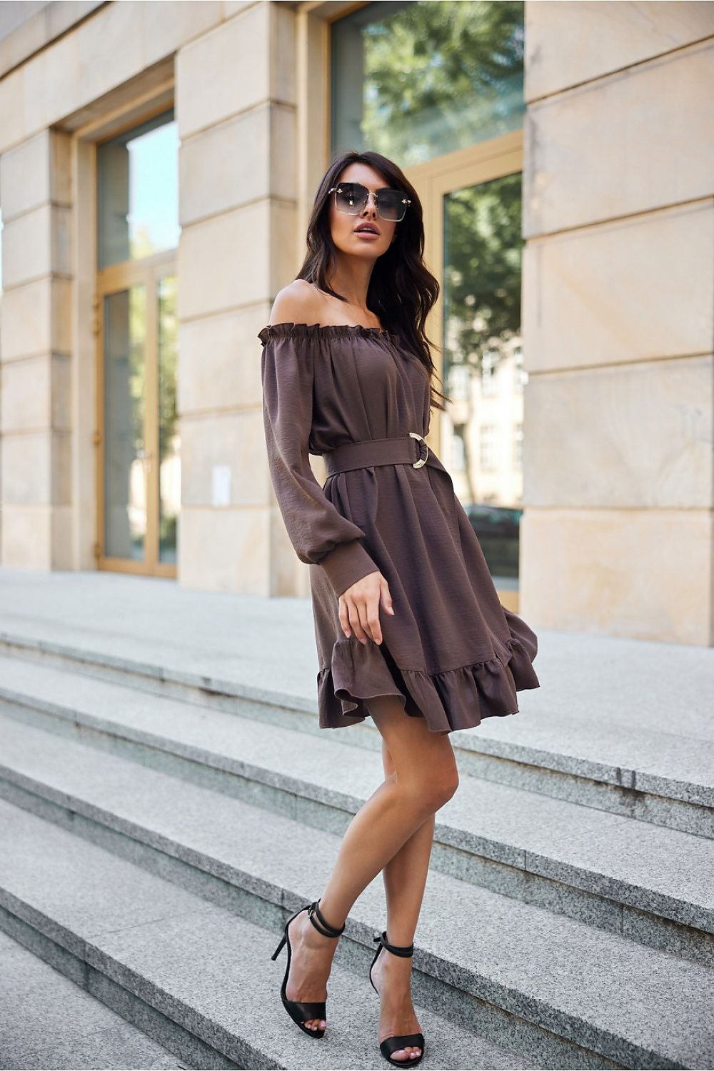 Lett trapesekjole med spansk utringning og volangkant - Roco Fashion fra MS StyleHaven, størrelse L/XL, med long, bukselengde long, kjolelengde midi; knee, kjolestil a-line