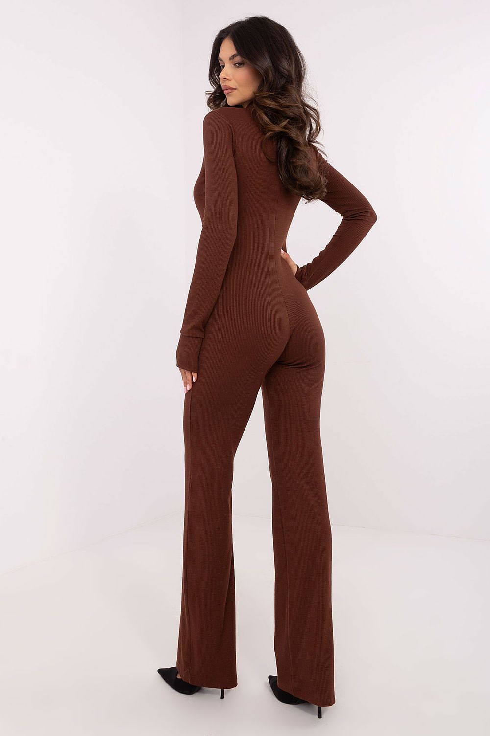 Lakerta Ribbestrikket Jumpsuit til dame til dame fra MS StyleHaven, laget av Bomull; polyester, farge Brun, størrelse M/L, med long ermer, perfekt til casual; dress