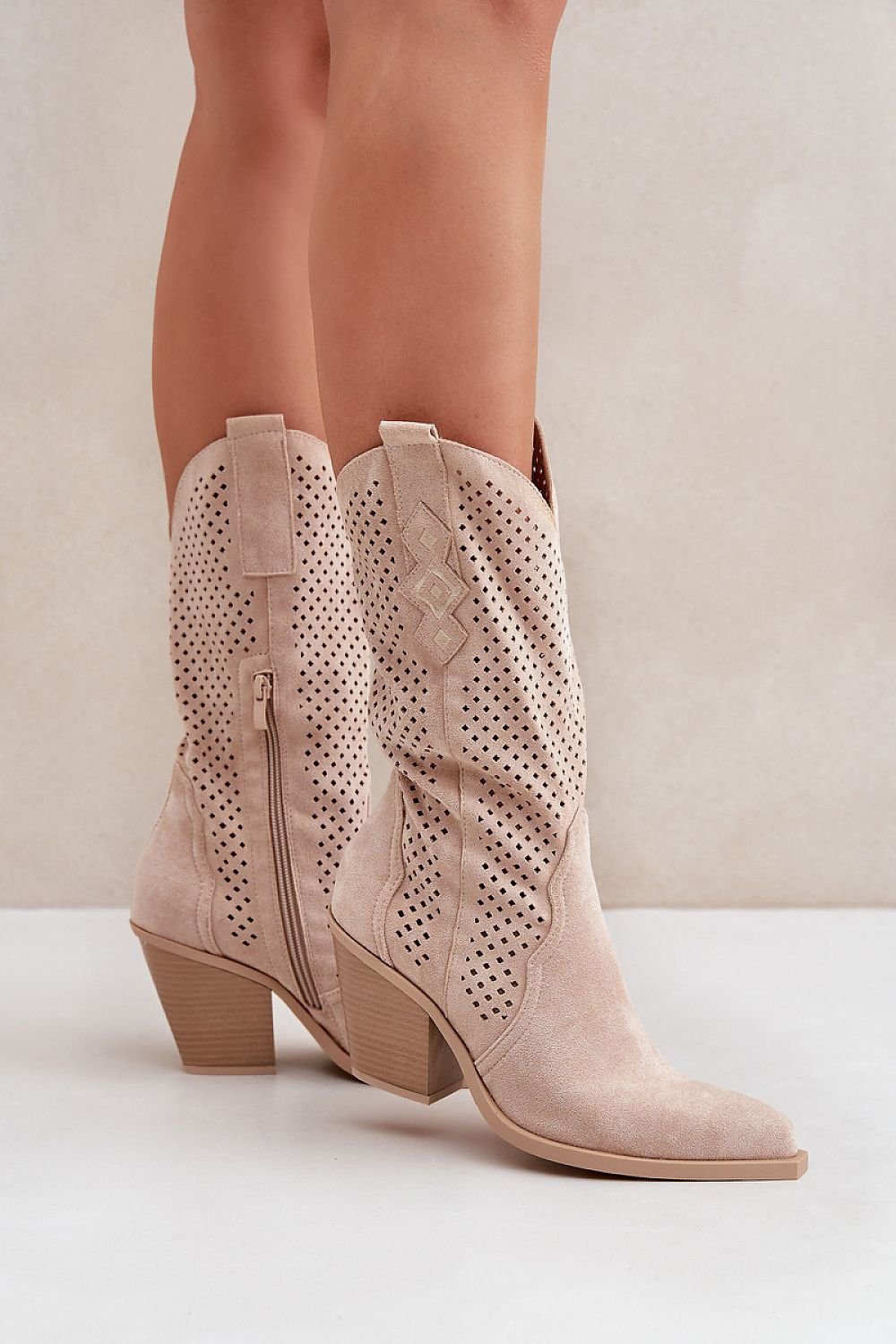 Stilige cowboystøvler for kvinner til dame fra MS StyleHaven, laget av Viskose; polyester; Polyamid, farge beige, størrelse 38, med long ermer, perfekt til casual; dress