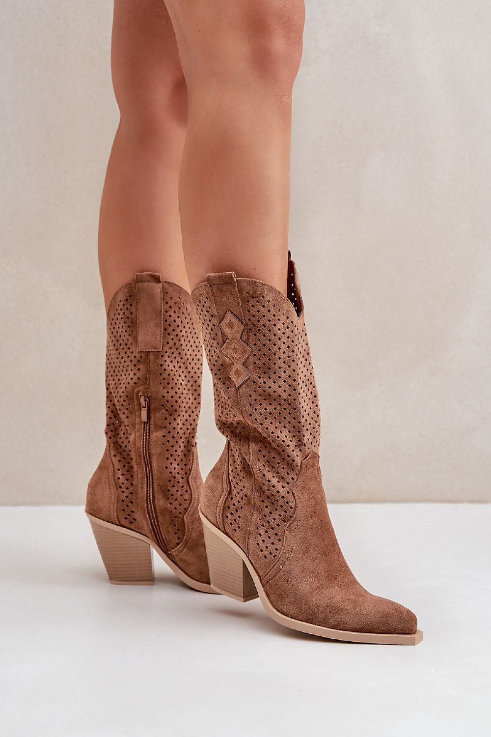 Stilige cowboystøvler for kvinner til dame fra MS StyleHaven, laget av Viskose; polyester; Polyamid, farge beige, størrelse 39, med long ermer, perfekt til casual; dress
