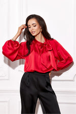 Satengbluse med snøring – romantisk eleganse fra Roco Fashion fra MS StyleHaven, størrelse 36, med long, bukselengde long, kjolelengde maxi, kjolestil sheath