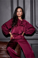 Satengbluse med snøring – romantisk eleganse fra Roco Fashion fra MS StyleHaven, størrelse 36, med long, bukselengde long, kjolelengde maxi, kjolestil sheath