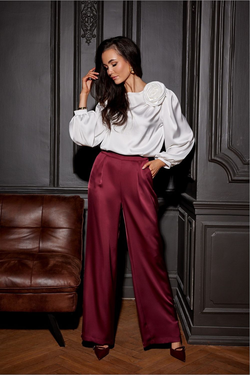Evelyn – satengblusen med puffede ermene - Roco Fashion fra MS StyleHaven, størrelse 36, med long, bukselengde long, kjolelengde midi, kjolestil wrap; a-line