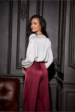 Evelyn – satengblusen med puffede ermene - Roco Fashion fra MS StyleHaven, størrelse 38, med long, bukselengde long, kjolelengde midi, kjolestil wrap; a-line
