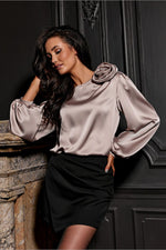 Evelyn – satengblusen med puffede ermene - Roco Fashion fra MS StyleHaven, størrelse 42, med long, bukselengde long, kjolelengde midi, kjolestil wrap; a-line
