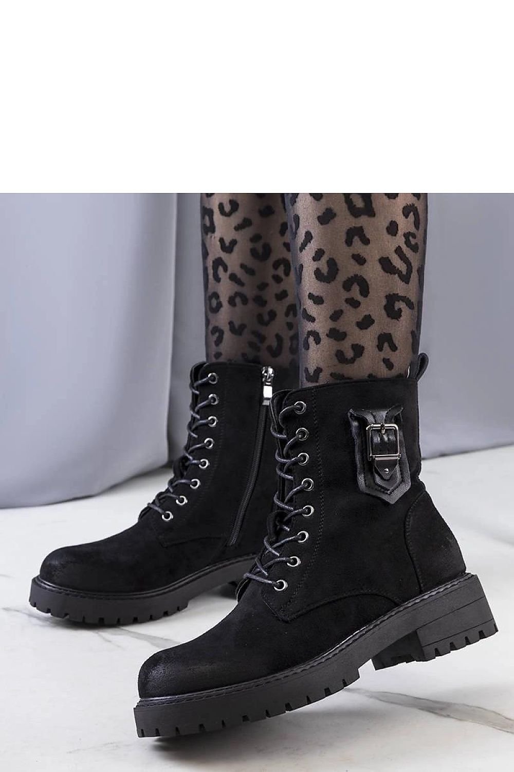 Svarte Judy ankelstøvletter til dame fra MS StyleHaven, laget av Viskose; polyester; Polyamid, med detaljer i faux-leather; rubber; faux-fur, farge Svart, størrelse 36, med long ermer, hælhøyde low; flat, skostørrelse 41; 40; 39; 38; 37; 36, perfekt til casual